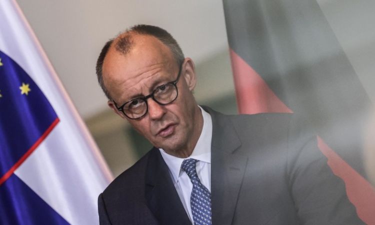 Зеленски и Мерц обсъдиха мирните преговори за Украйна